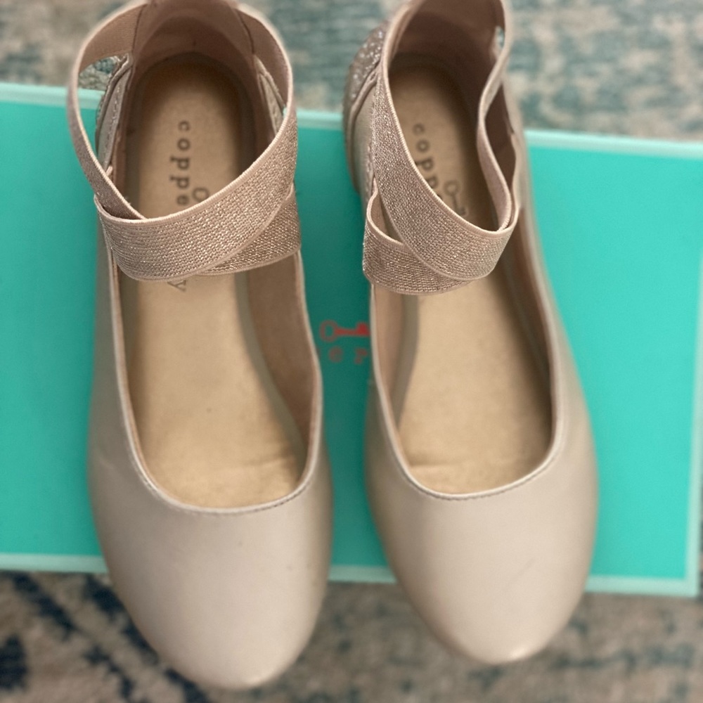 Copper Key shoes size 2 big kid - Picture 3 of 4